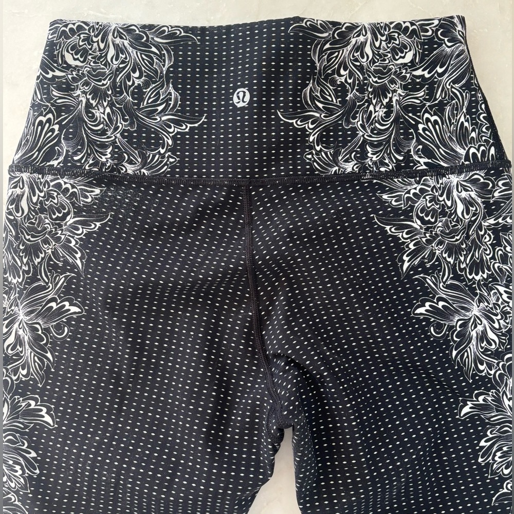 NWOT lululemon athletica Black and White Patterned Leggings